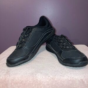 Women’s Black Tredsafe Anti-slip work shoes.